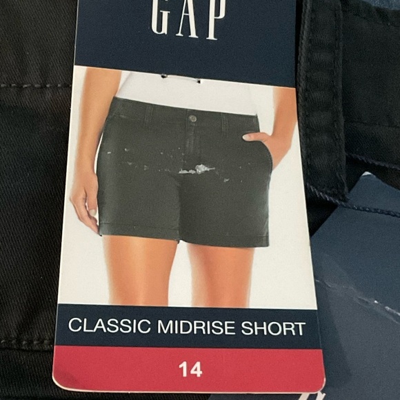 GAP Pants - Gap Mid-rise Women’s Black Shorts. SIZE 14 NWT